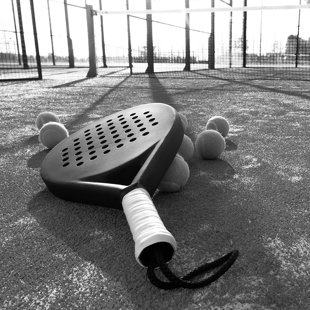 A black and white photo of Sky Padel equipment in the center of a Sky Padel court.